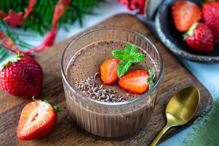 Dr. Jennifer Luis shares her favorite easy & delicious high-protein chocolate mousse breakfast recipe! Perfect for women 40+ to boost metabolism and stay full.