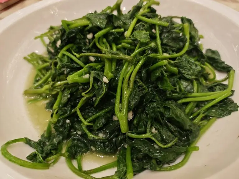 Bring the healing properties of the Thai kitchen to your table with Dr. Jennifer's gut-friendly, liver-supporting Morning Glory stir-fry recipe.